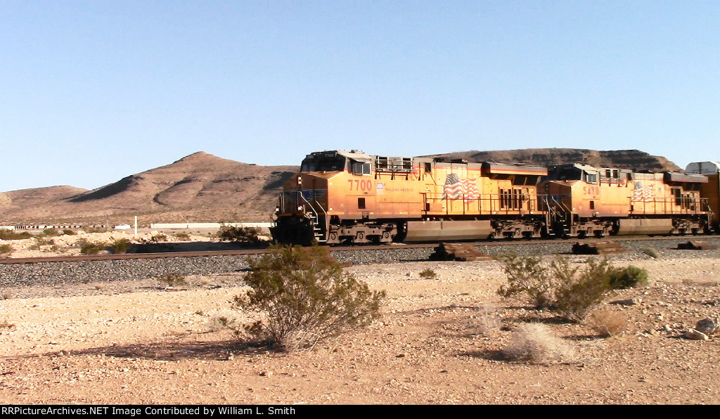 WB Unit Vehicular Flat Car Frt at Erie NV -4